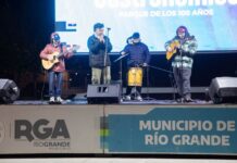 El patio gastronómico sumó una noche de peña en el Parque de los 100 Años