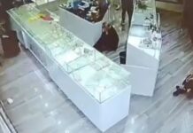 Ladrones dejan VACÍA UNA JOYERÍA en menos de un minuto