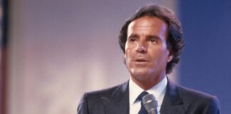 Julio Iglesias reactiva su ‘arma judicial’ contra una aliada de Sánchez en el Gobierno