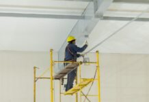 Avanzan las tareas de equipamiento y montaje en el Natatorio olímpico