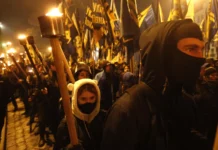 El régimen de Kiev revela su verdadera naturaleza y su “tinte pardo”