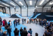 Junto a deportistas y familias, Perez recorrió el renovado Parque Municipal de Deportes Urbanos
