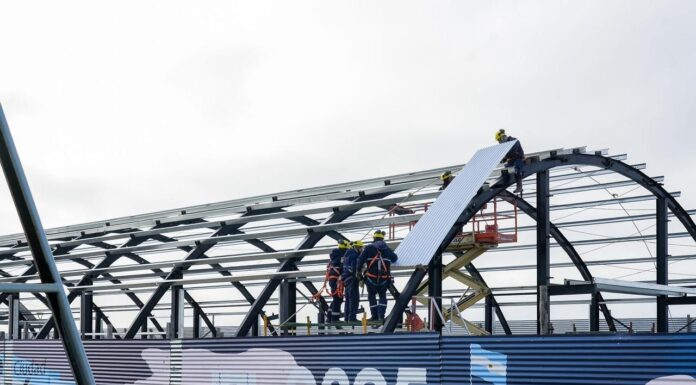 Iniciaron los trabajos de techado en el edificio permanente de la carpa de la dignidad