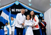 Una estudiante de Base Esperanza realizó su promesa de lealtad a la bandera