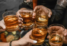 ¿Existe alguna cantidad saludable de alcohol?