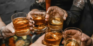 ¿Existe alguna cantidad saludable de alcohol?