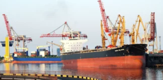 Rusia reporta ataques a puertos ucranianos