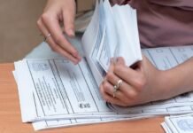 Rusia Unida lidera los primeros resultados de las elecciones parlamentarias