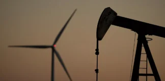 Las reservas de petróleo de EE.UU. caen a mínimos