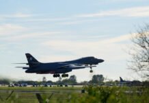 Trump confirmó el retiro de bombarderos de Reino Unido