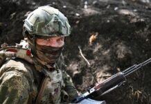 Soldado ruso cargó 10 kilómetros a un compañero herido